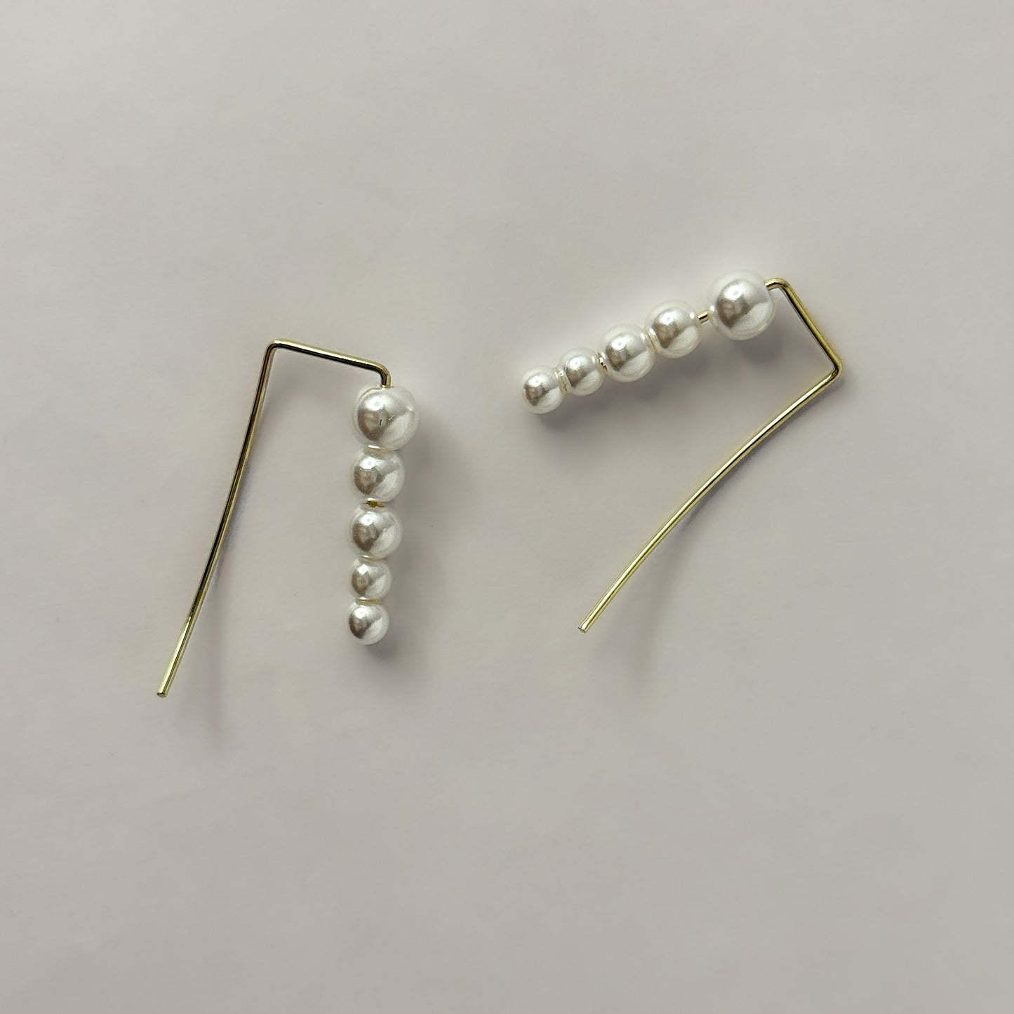 Korean Minimal Pearly Earrings