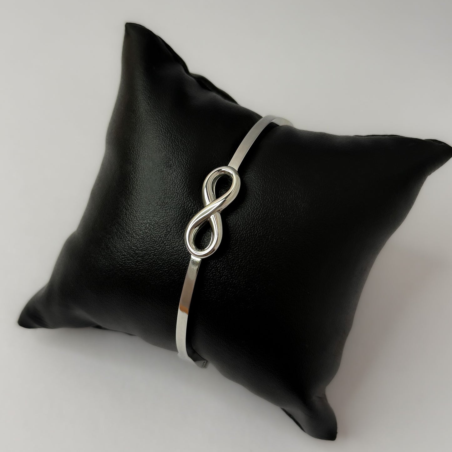 Anti Tarnish Infinity Bracelet