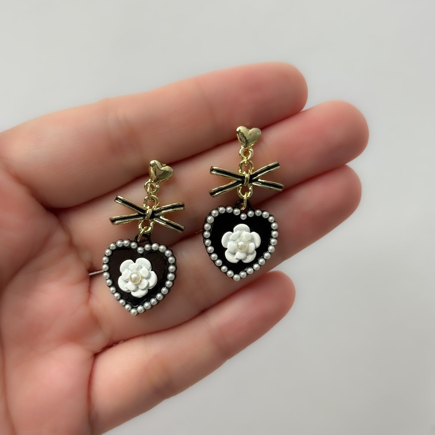 Korean Cute Vintage Heart Earrings