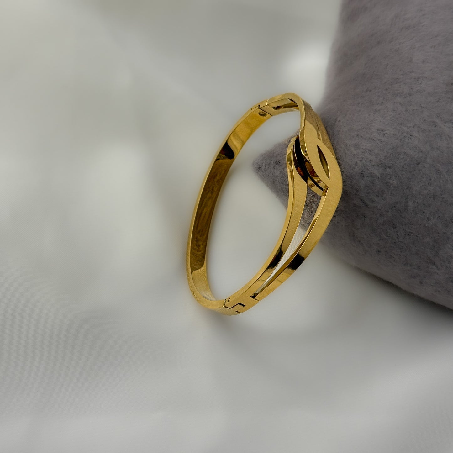 18K Gold Plated Chic Knot Bracelet