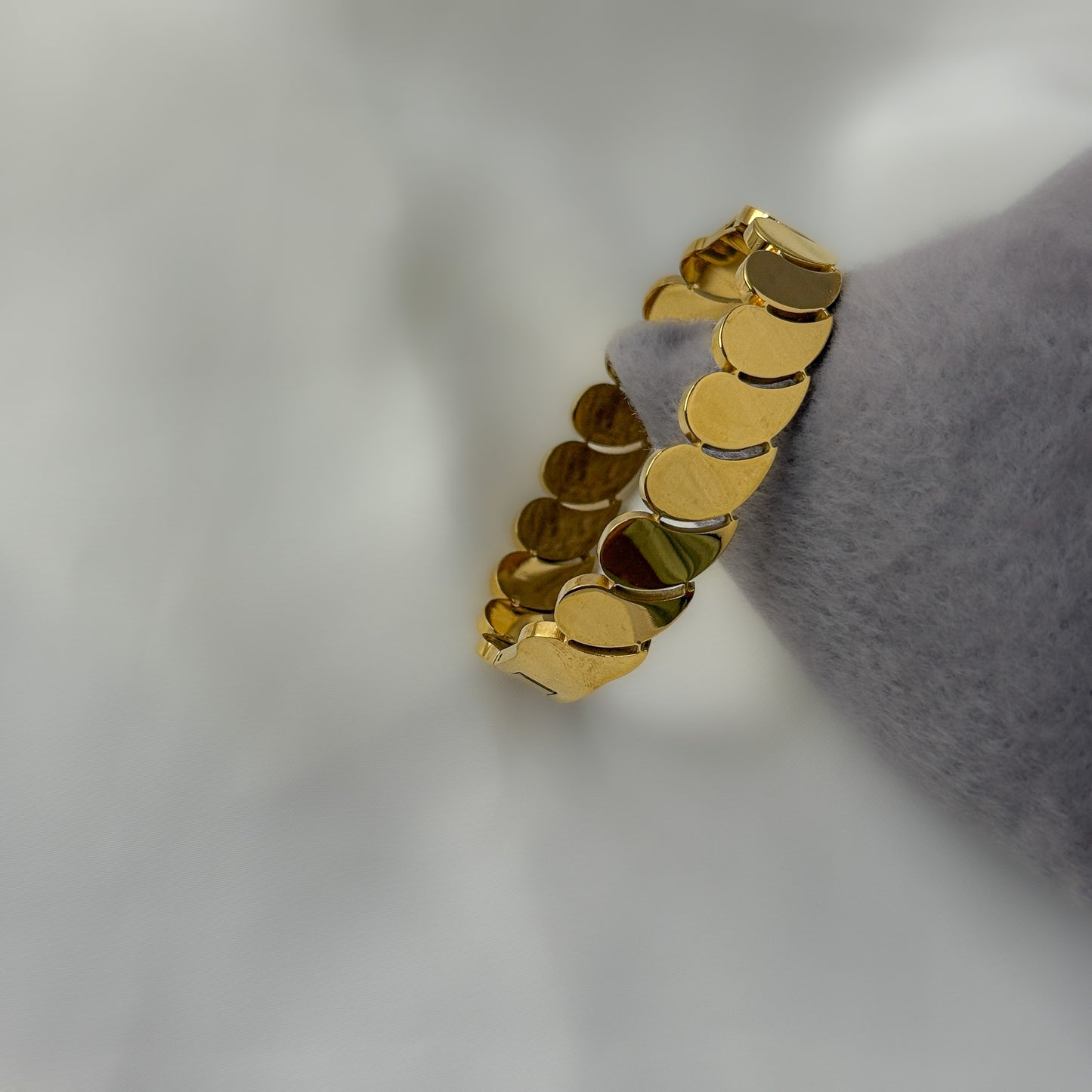 18K Gold Plated Teardrop Pattern Bracelet