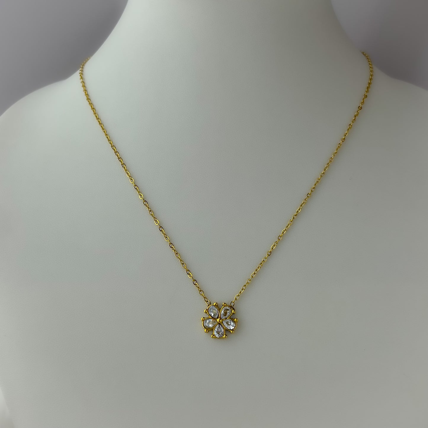 18K Gold Plated Dainty Flower Necklace