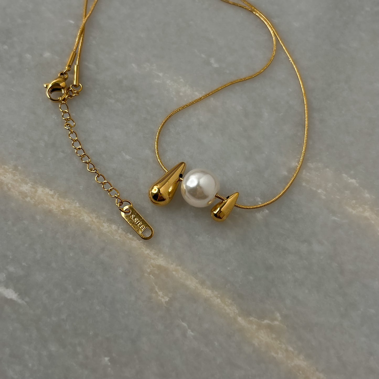 18K Gold Plated Minimal Tear Drop Pearl Necklace