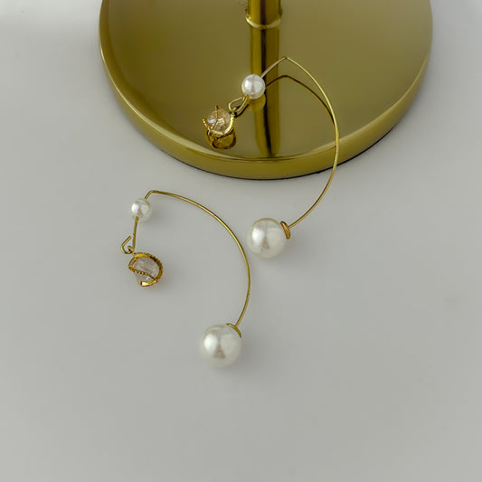 Korean Runaway Pearl Drop Earrings