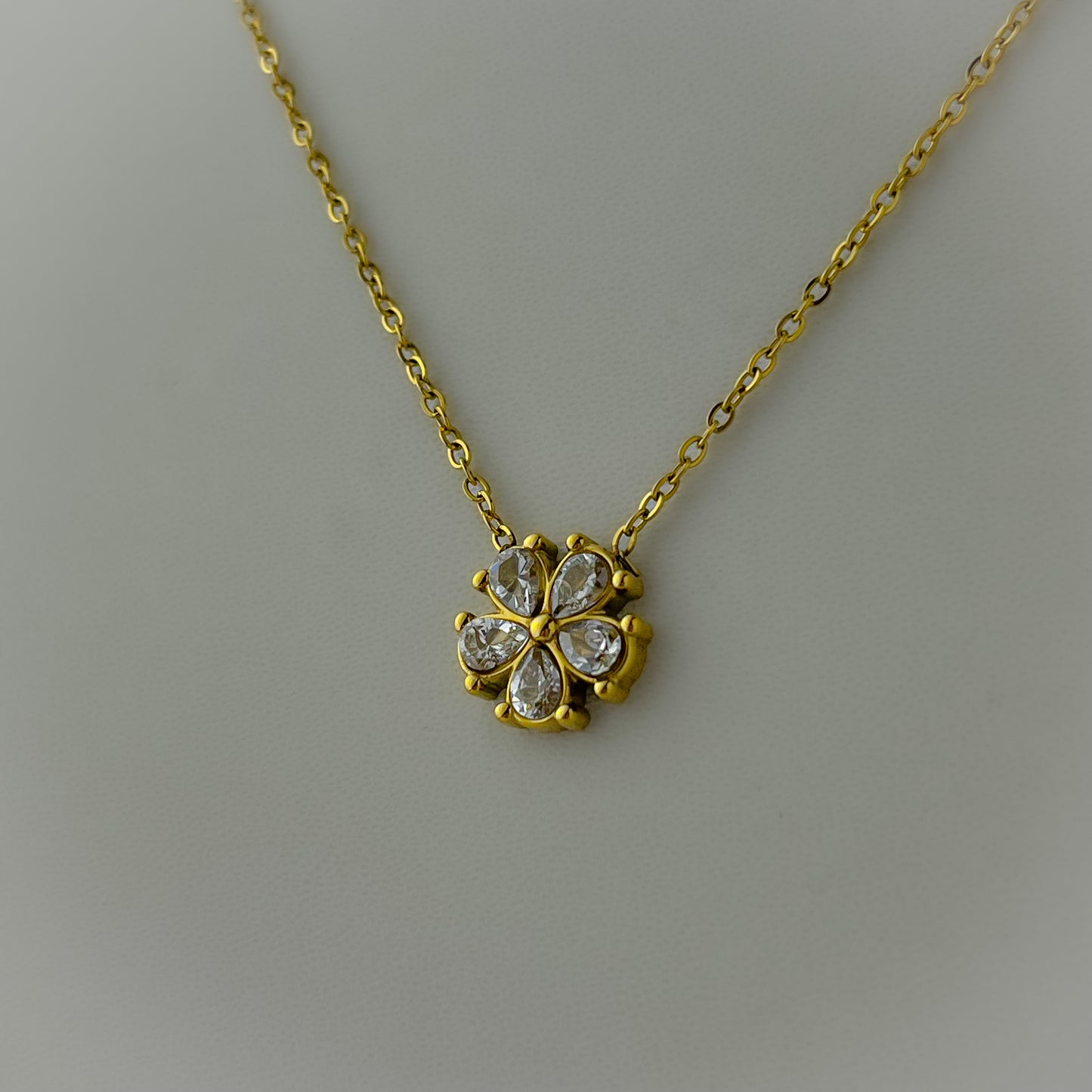 18K Gold Plated Dainty Flower Necklace