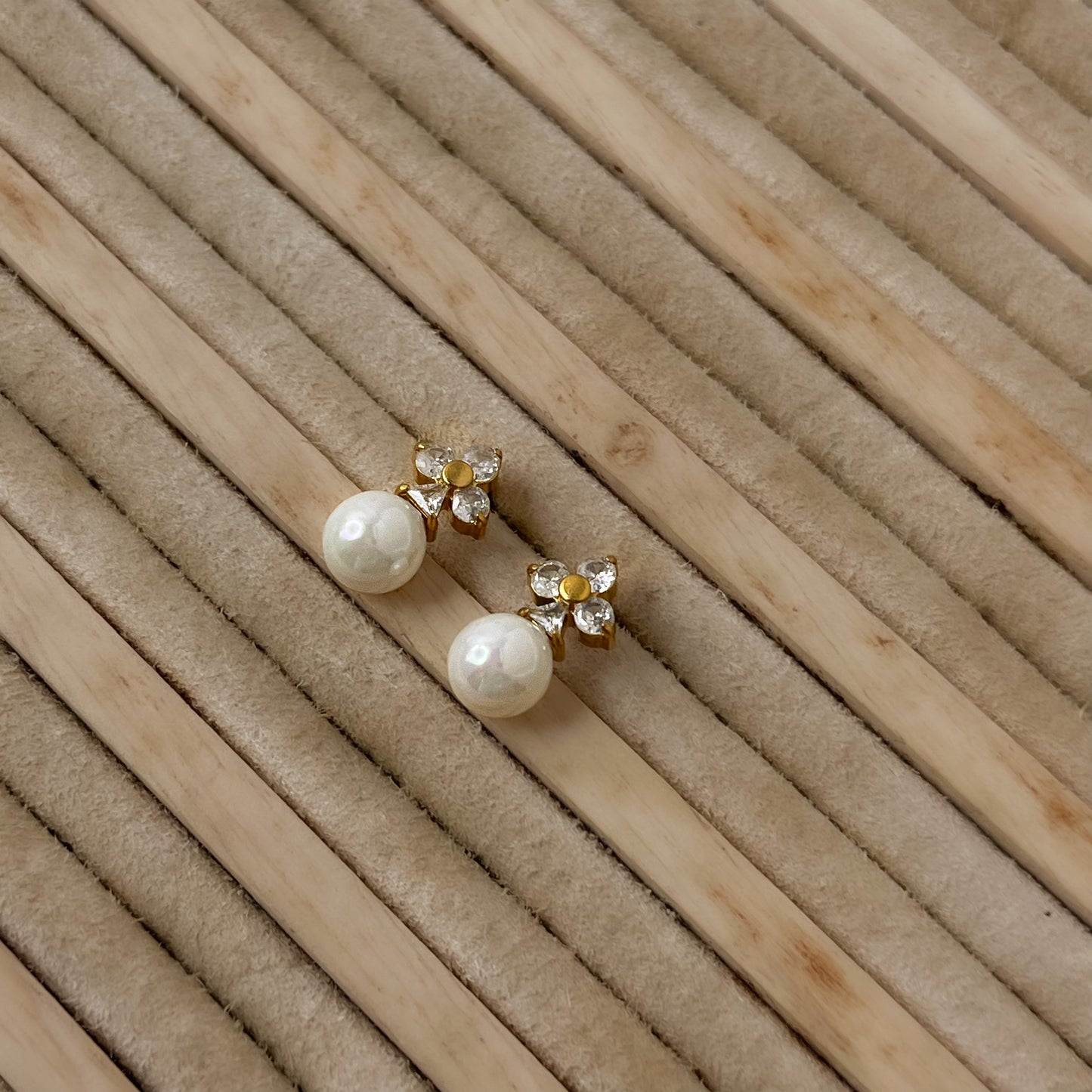 18K Gold Plated Pearly Minimal Earrings