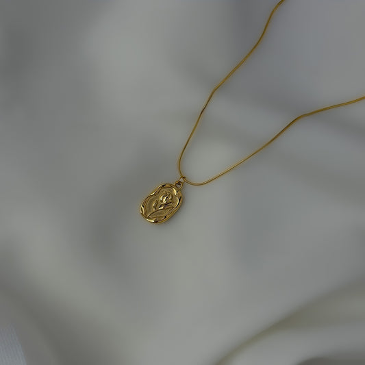 18K Gold Vintage Rose Necklace